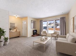 460 W Cannington Close SW, Calgary, AB T2W 3G2