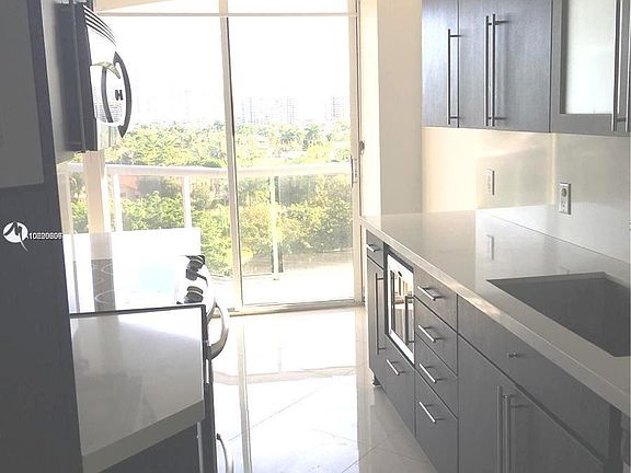 4th image of 3610 Yacht Club Dr APT 701