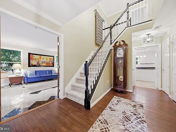 3rd image of 9005 Shadybrook Dr