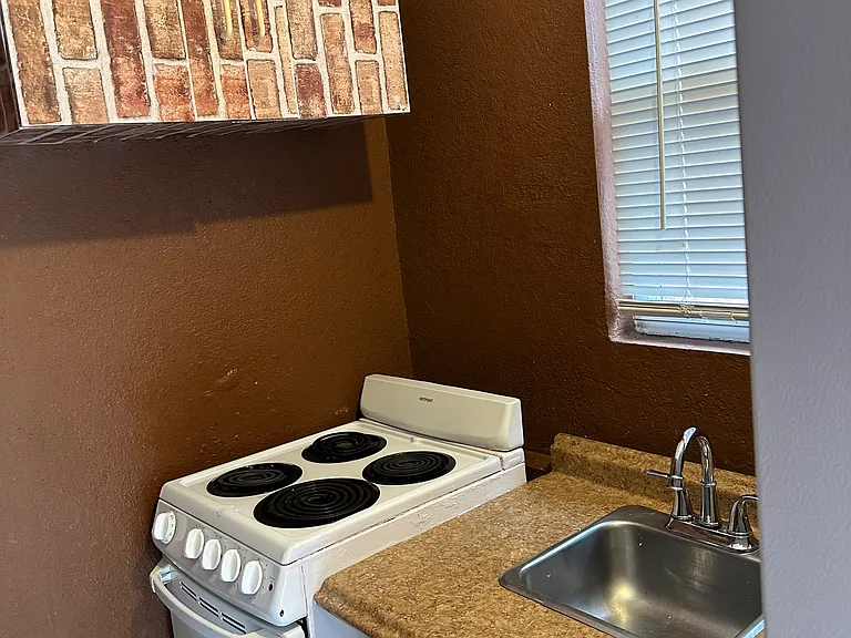 1171 Iroquois Ave — Photo 9