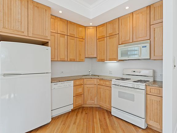 4th image of 3430 N Elaine Pl APT 9