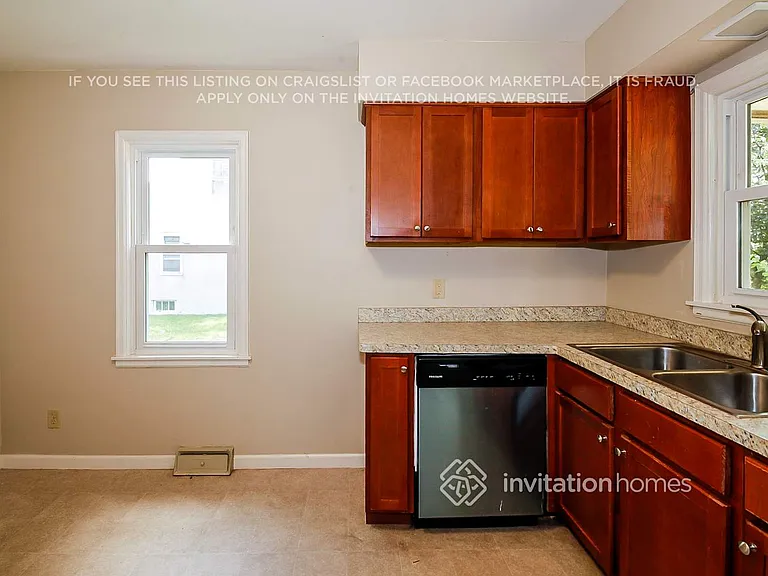 3940 3rd St NE — Photo 9