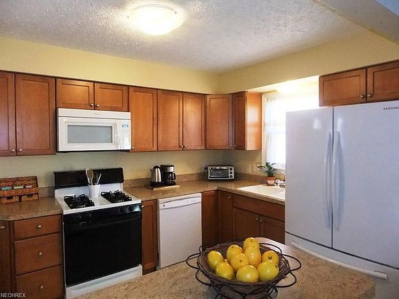 5th image of 4925 S Park Dr