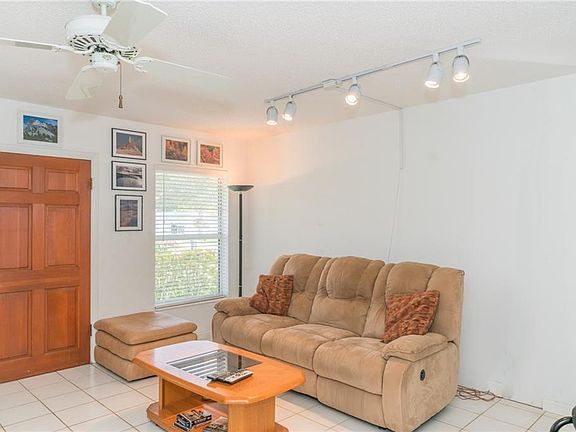 3rd image of 2350 NW Sunset Blvd