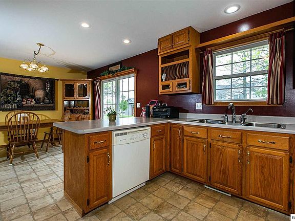 5th image of 824 Heather Dr
