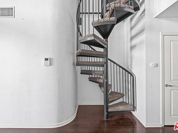 5th image of 1901 S Victoria Ave Unit 201