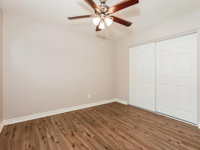 631 W Lindner Ave — Photo 14