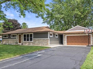 1506 S Green Ridge Ter, New Berlin, WI 53151