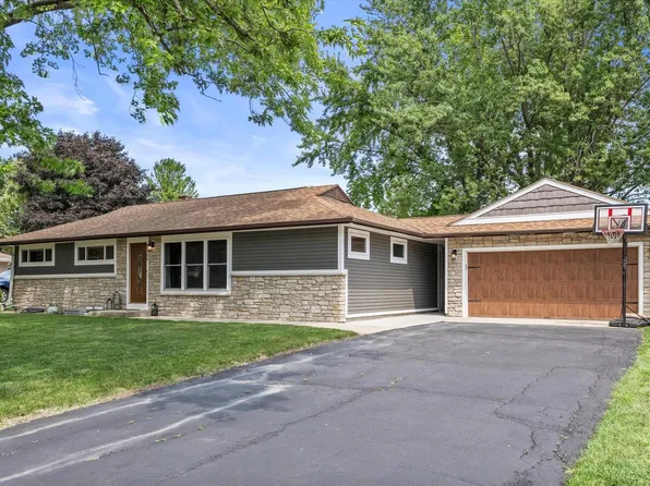 1506 South Green Ridge TERRACE, New Berlin, WI 53151