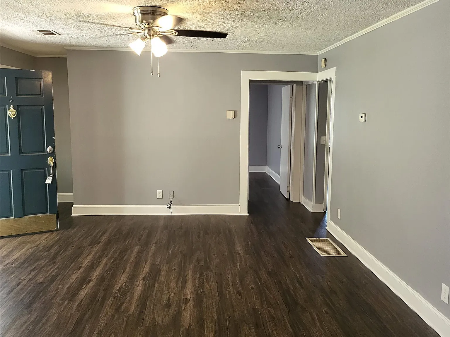 3 bed, 1.0 bath, 1220 sqft, $1,650 — Photo 4