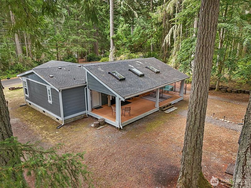 3rd image of 10517 Matthews Way