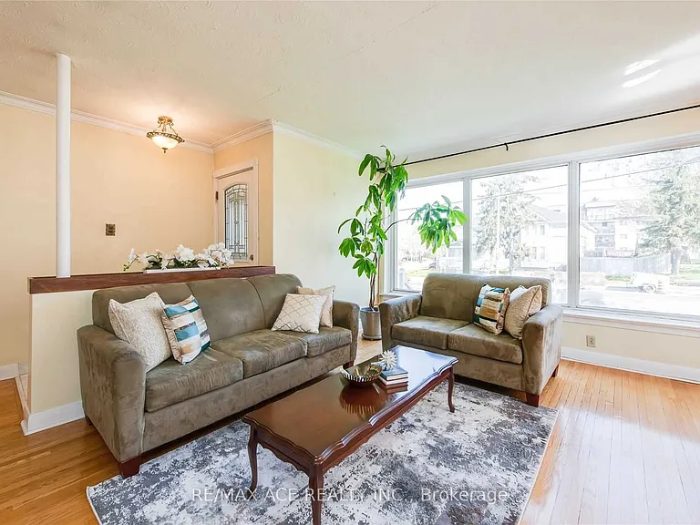 3715 Saint Clair Ave E #MAIN — Photo 4