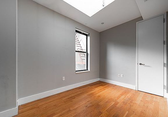 3rd image of 1100 De Kalb Ave #2D