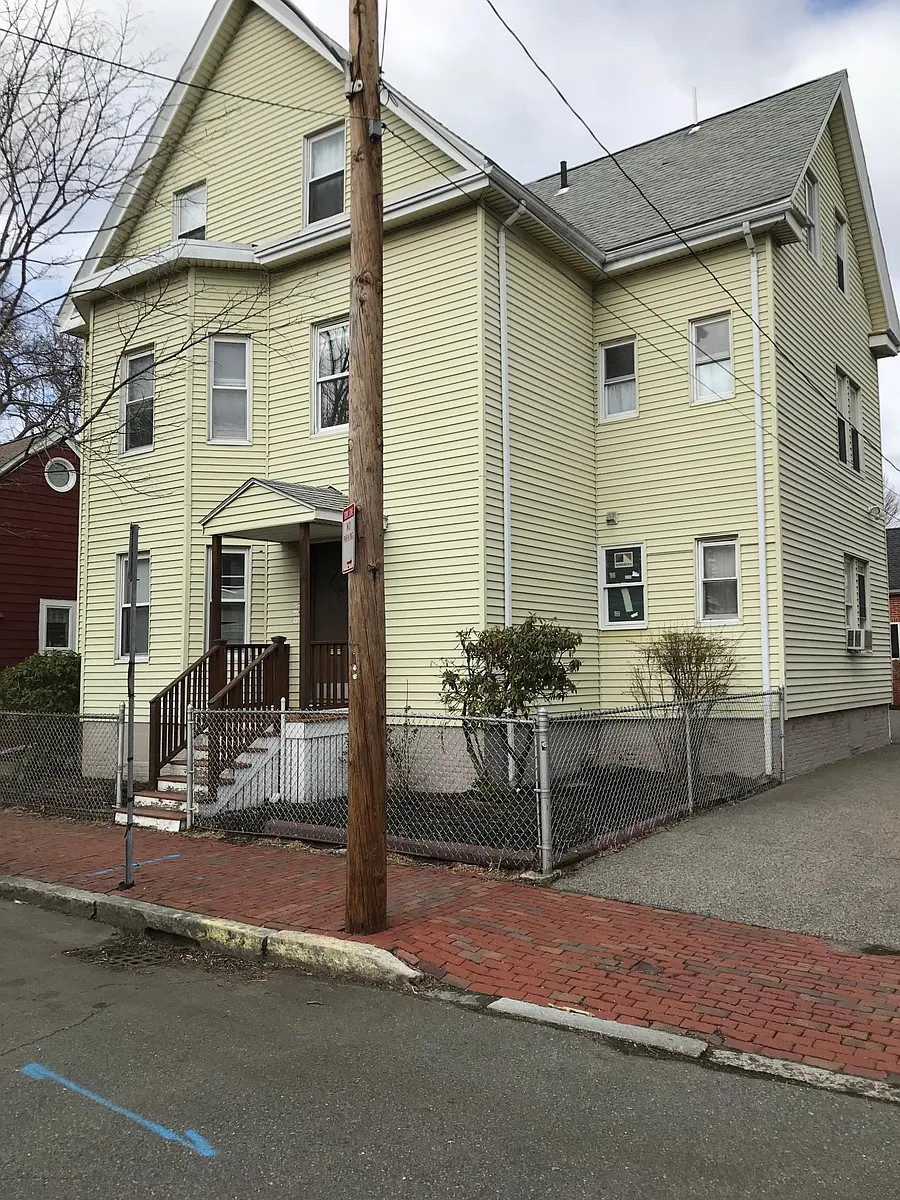 Building Photo - 13 Watson St #1