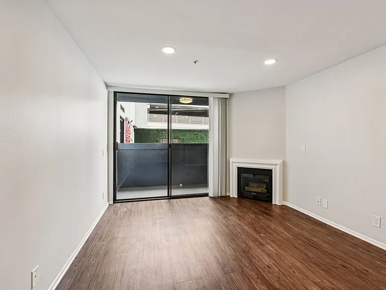 1223 Federal Ave — Photo 113