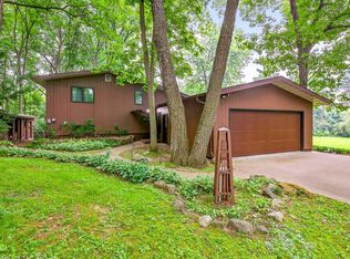 W10003 View Ridge Ln, New London, WI 54961