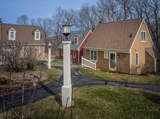 3 Settler Ln, Galena, IL 61036