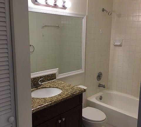 5th image of 1202 Glenmoor Dr