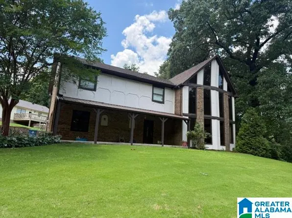1405 Woodward Cir, Gardendale, AL 35071