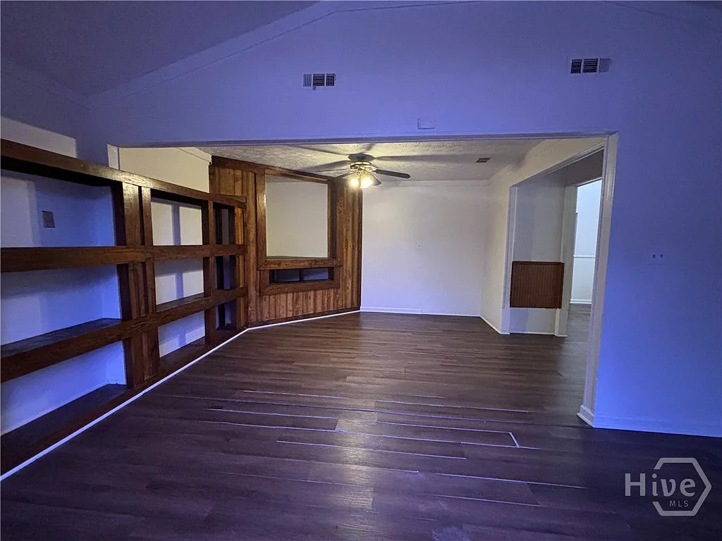 4 bed, 3.0 bath, 1953 sqft, $1,900 — Photo 3