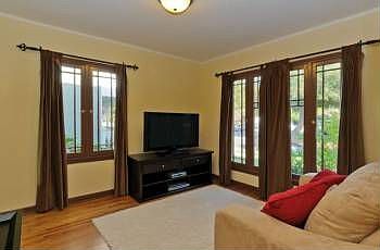 5th image of 1907 W Oak St