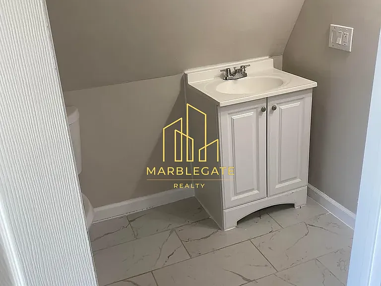 152 S 10th St #33 — Photo 8