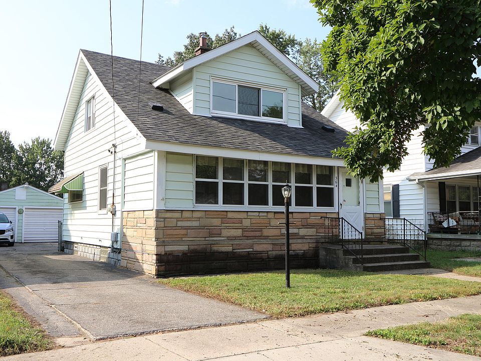 1st image of 364 Janet St SE