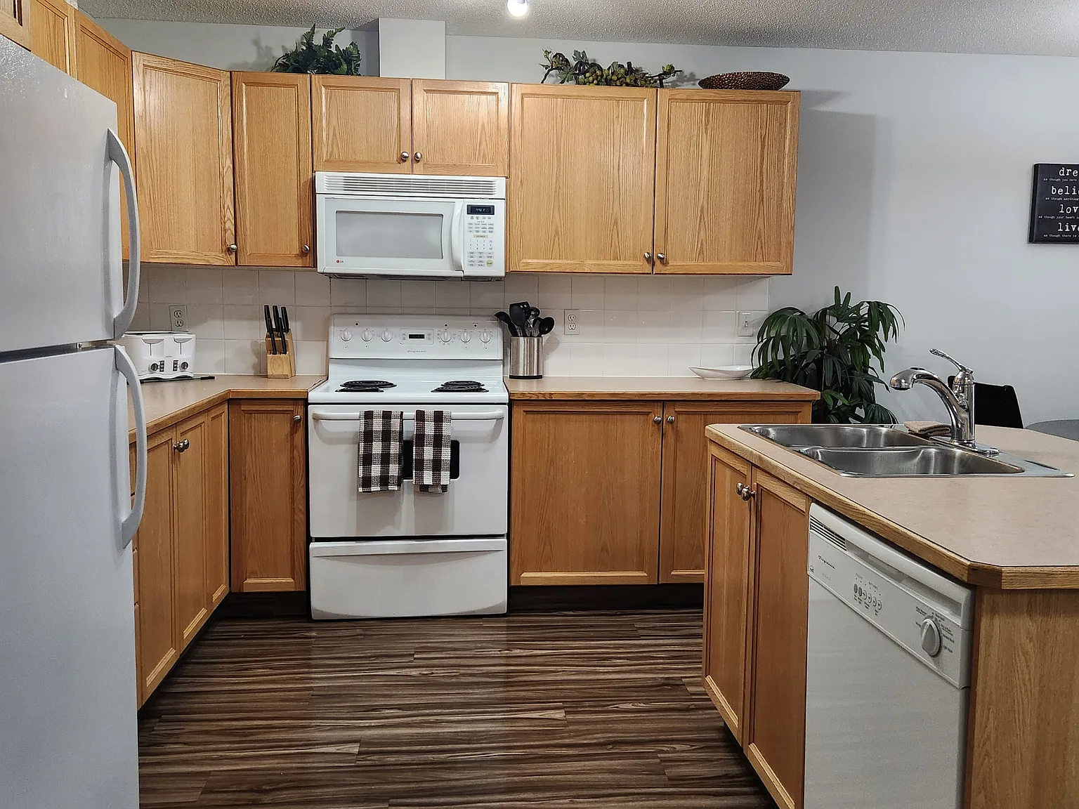 2 bed, 1100 sqft, $2,795 — Photo 2
