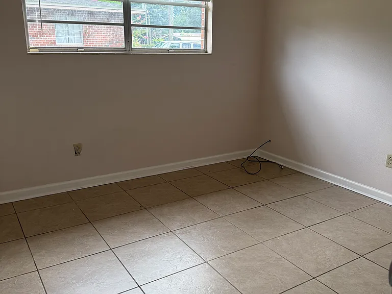 1028 Potomac Dr — Photo 6