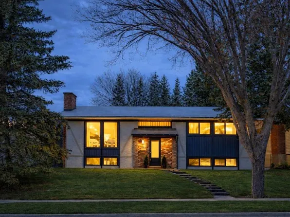 2416 S Palliser Dr SW, Calgary, AB T2V 3S7