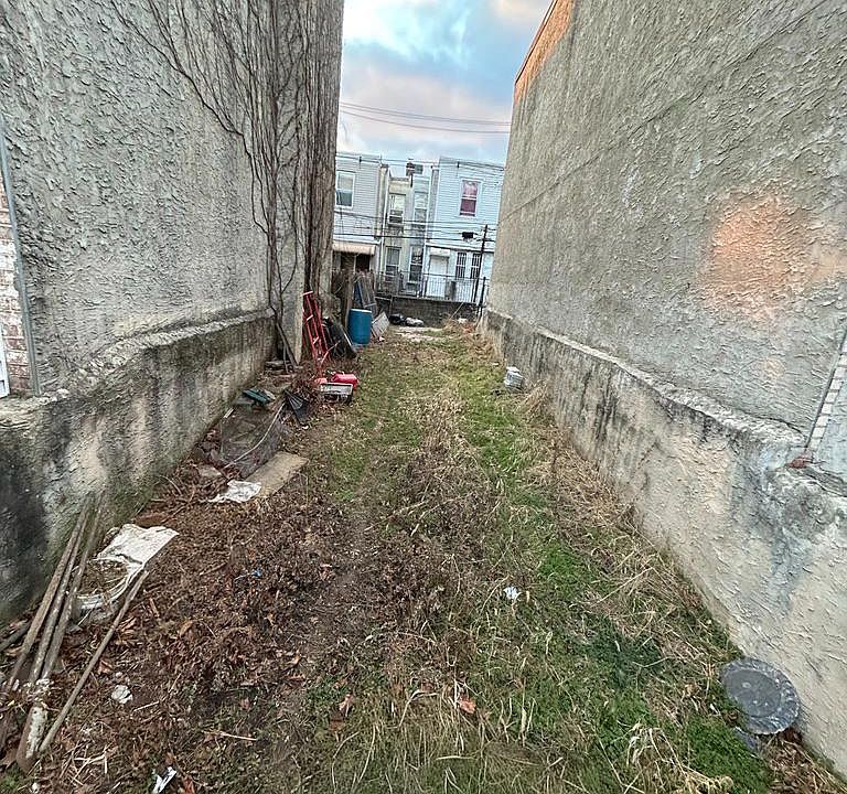 2nd image of 4812 N Franklin St