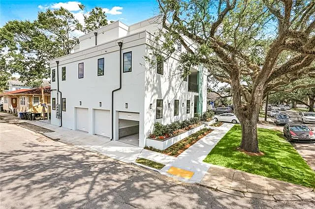 2431 State St — Photo 3