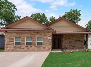 719 E 6th St, Bonham, TX 75418