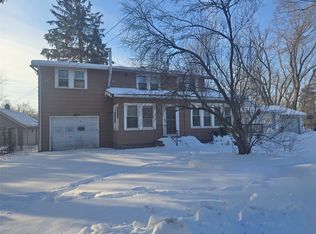 8 Oak Dr, Binghamton, NY 13901
