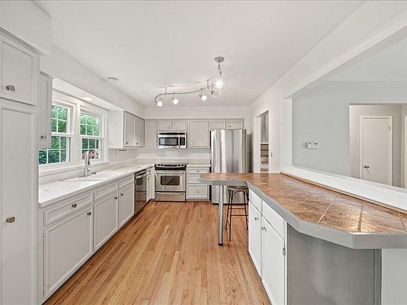 4th image of 10811 W 96th Pl