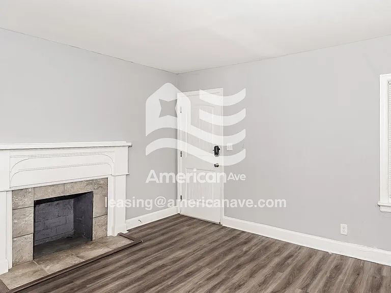 975097_002_living_room_12789885.jpg