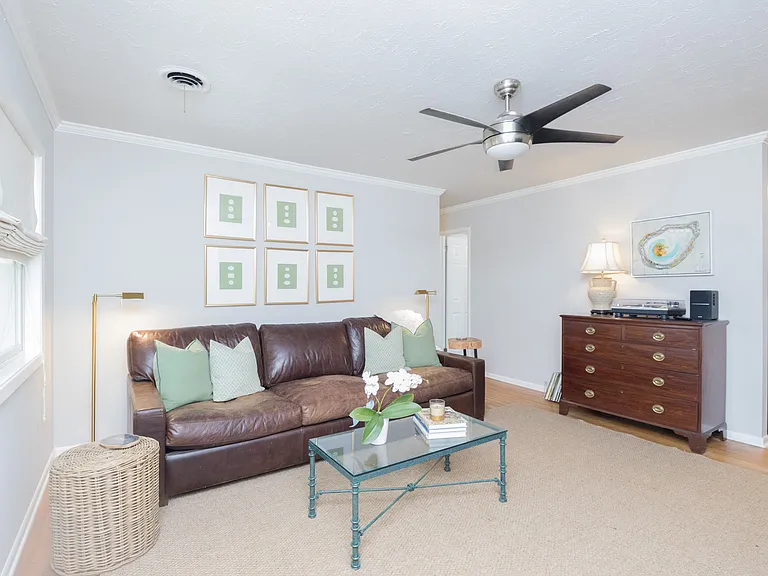 107 Clubview Rd — Photo 2