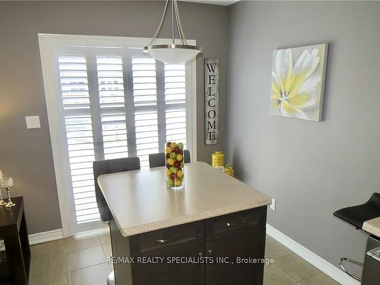 101 Roselawn Cres — Photo 7