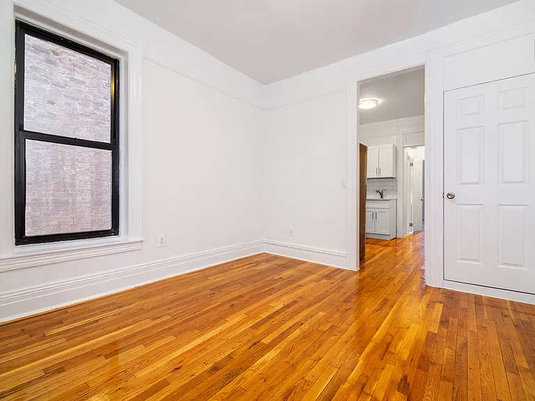 551 Hudson St #11 — Photo 4