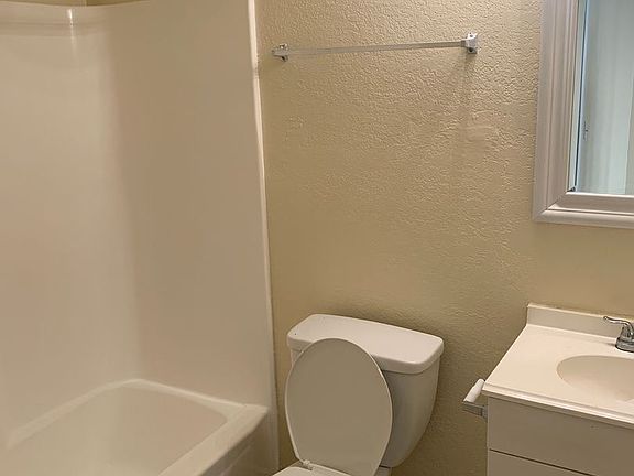 3rd image of 145 E 44th St APT 106