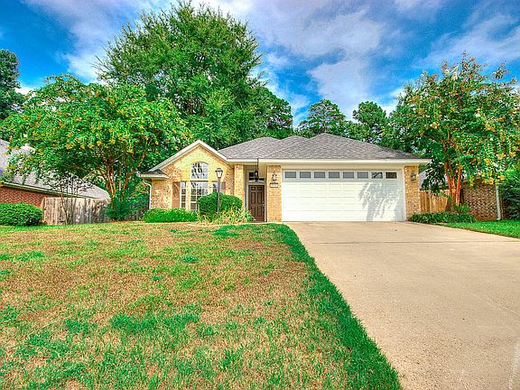 3rd image of 112 Satinwood Cir