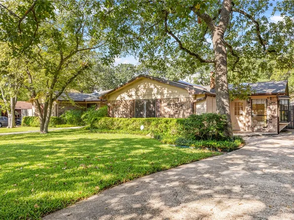 1303 Augustine Ct, College Station, TX 77840