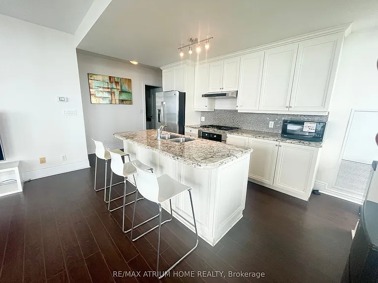 33 Bay St #4905 — Photo 6