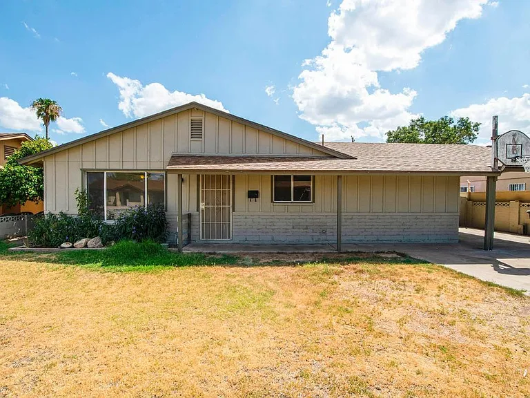 1535 W Capri Ave — Photo 2