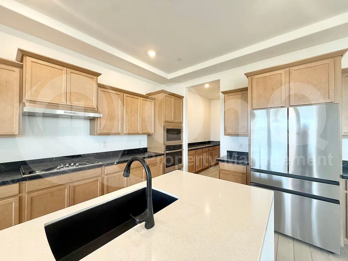 4 bed, 3.5 bath, 3232 sqft, $3,200 — Photo 4