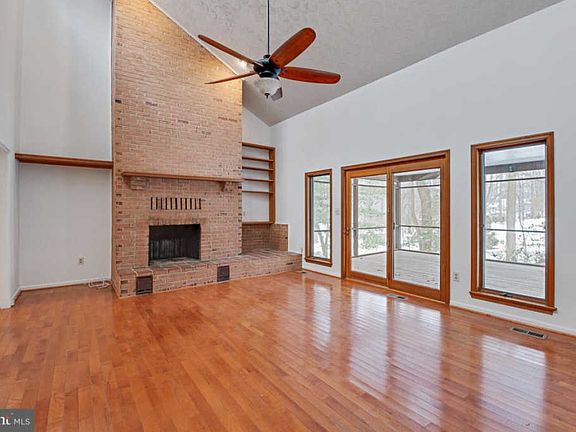 3rd image of 1188 E Mahogany Ln