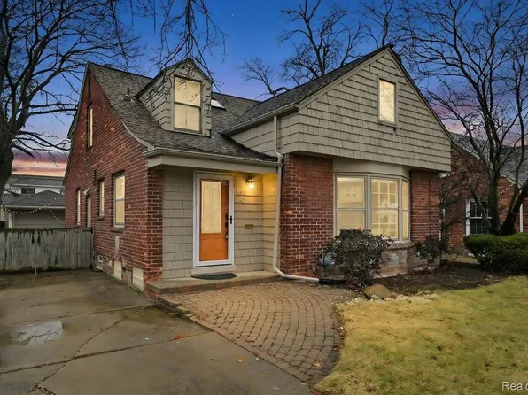 431 Colonial Ct, Grosse Pointe Farms, MI 48236