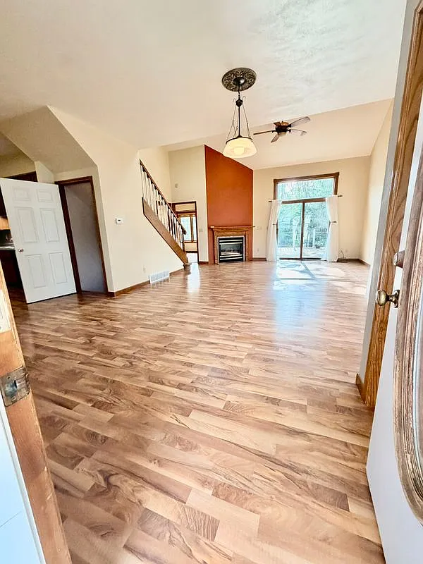 3 bed, 2.5 bath, 2000 sqft, $2,300 — Photo 3