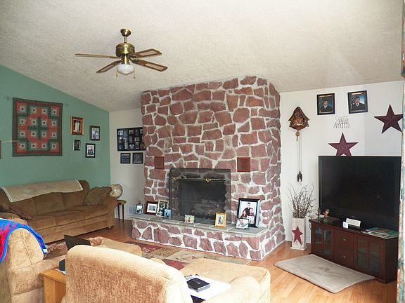 Living Room w/Fireplace