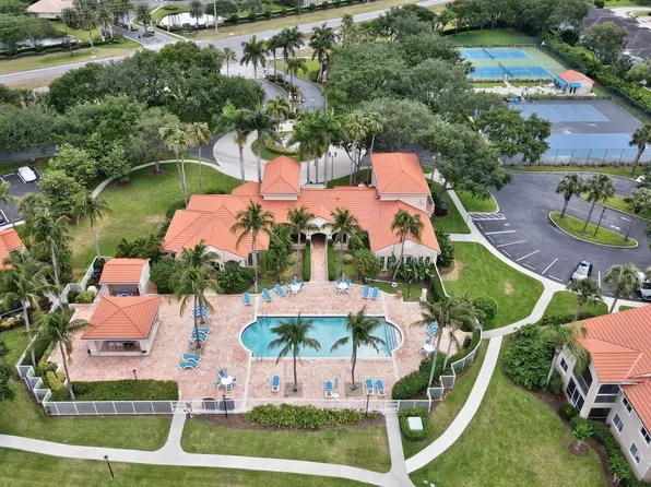 1590 S 42nd Cir APT 207, Vero Beach, FL 32967